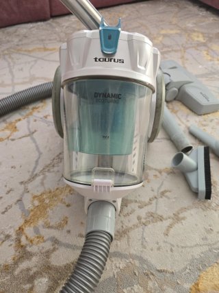 Aspiradora Taurus con accesorios