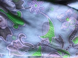 Pañuelos grandes tipo foulard  3 euros cada uno