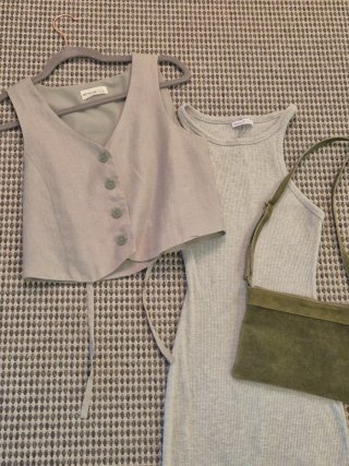 Vestido largo gris de tirantes