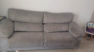 Sofá extraíble gris patas altas