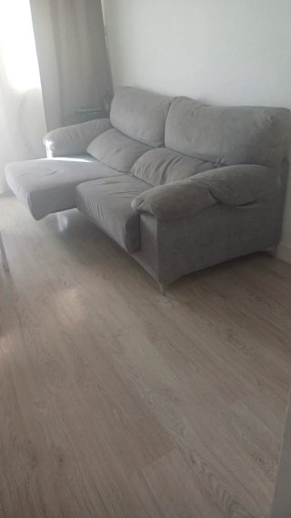 Sofá extraíble gris patas altas
