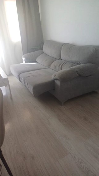 Sofá extraíble gris patas altas