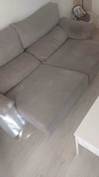 Sofá extraíble gris patas altas
