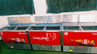 Botelleros Cruzcampo.