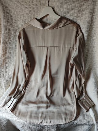 Camisa blusa satinada Stradivarius talla M beige