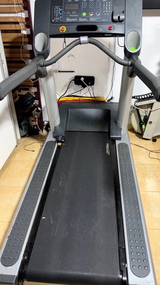 Cinta de correr profesional Life Fitness