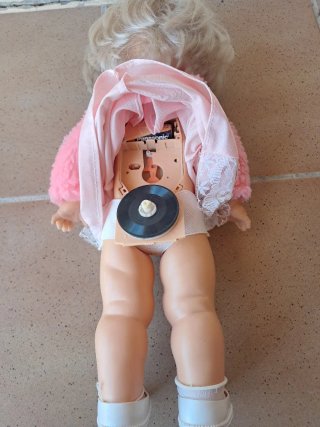 MUÑECA NENUCO ANTIGUA CON DISCO
