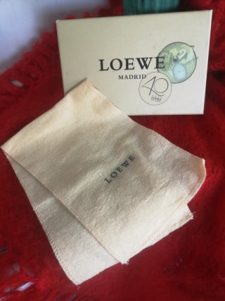 Caja y pañuelo Loewe Madrid