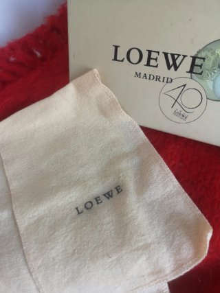 Caja y pañuelo Loewe Madrid
