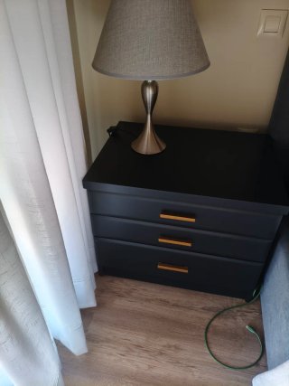 Cama 105cm con colchón y mesita