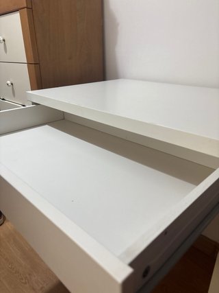 Mesa IKEA MICKE blanca – 73 × 50 cm