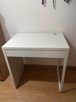 Mesa IKEA MICKE blanca – 73 × 50 cm