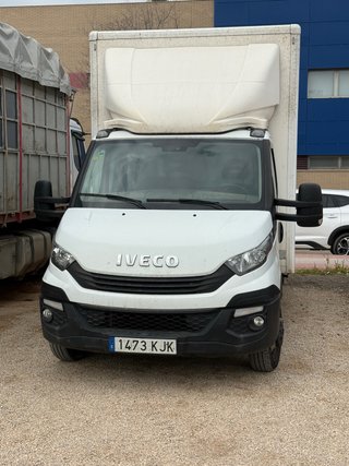 Camion con caja. Tel. contacto Paco 620648487