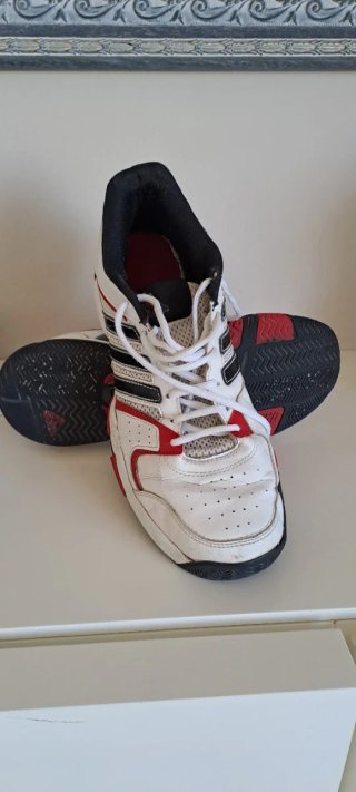Zapatillas deportivas Adidas blancas y rojas