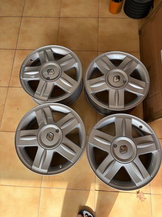 Llantas R15 Renault (4 unidades) 4 tornillos