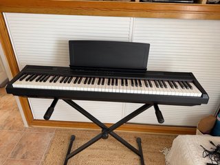 Teclado Yamaha Eléctrico con pie