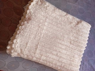 Manta suave color crema