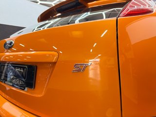 Ford Focus 2.5 ST Racing Orange