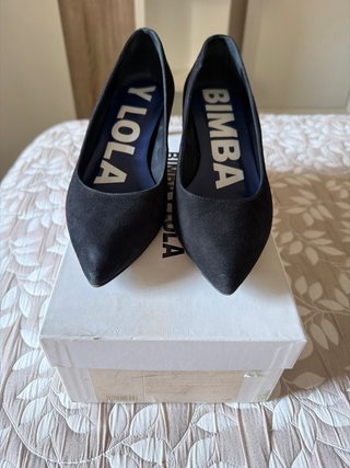 Zapatos Bimba y Lola Negros Tacón Bajo