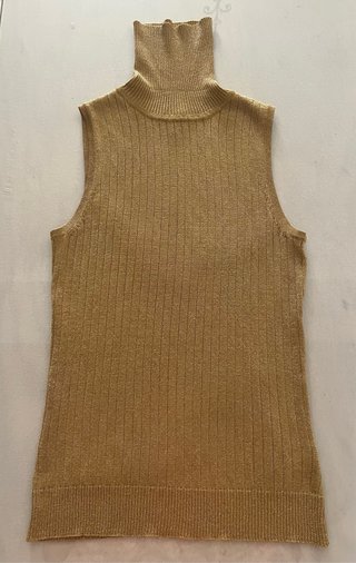 Top cuello alto sin mangas dorado lúrex M