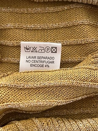Top cuello alto sin mangas dorado lúrex M