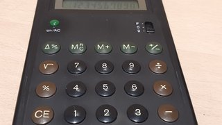 Calculadora SOLAR Vintage BRAUN modelo 4777