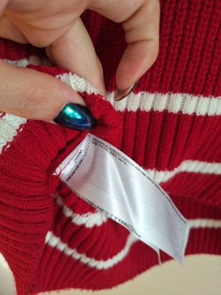Jersey Mango Rojo Cuello V Rayas
