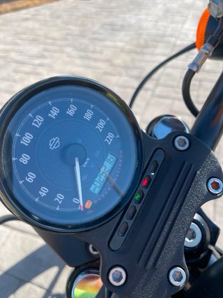 Harley-Davidson 883 Negra
