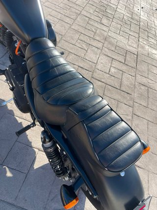 Harley-Davidson 883 Negra