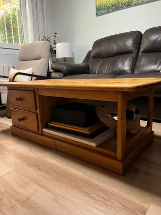 Mesa de salón de madera