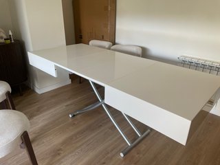 Mesa de comedor elevable y extensible