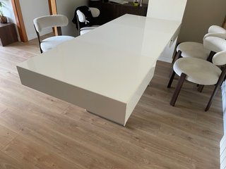 Mesa de comedor elevable y extensible