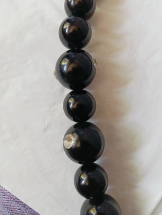 Collana di sfere nere con cristalli