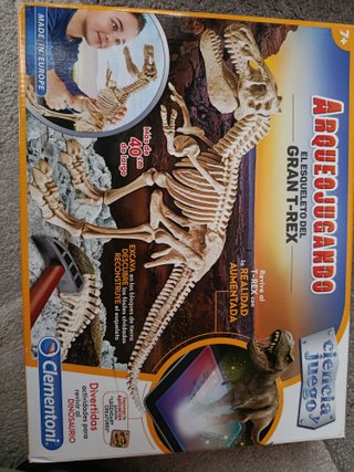 Arqueojugando."Esqueleto del T-Rex".Dinosaurios