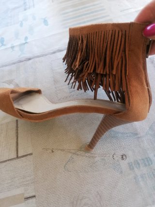 Sandalias tacón con flecos