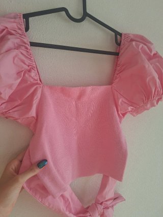 Top corto Zara rosa mangas abullonadas