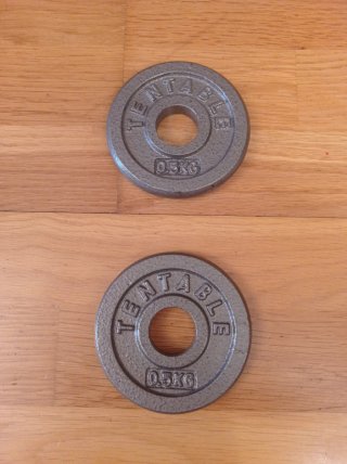 Dos pesas de disco de 0.5 kg