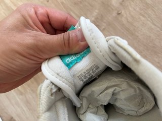 Zapatillas Adidas Blancas Detalles Verdes