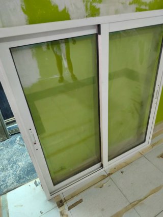 Ventanas de aluminio blancas