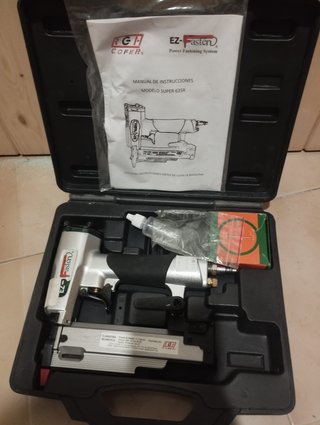 Clavadora Neumática EZ-Fasten Super 635R