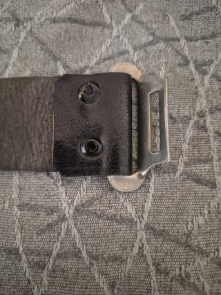 Cinturón militar histórico con hebilla
