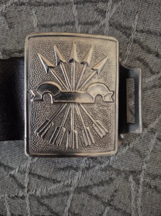 Cinturón militar histórico con hebilla
