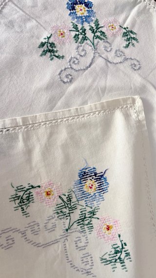 Tovaglietta  ricamata a mano vintage anni '70