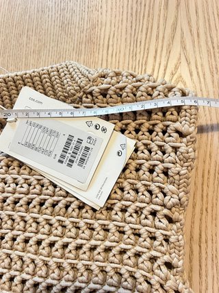 COS – Open-Knit Sleeveless Top – Beige Crochet