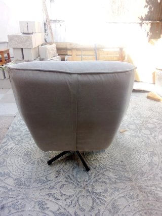 Sillón giratorio beige y negro