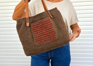 Bolso de invierno marrón con bolsillos
