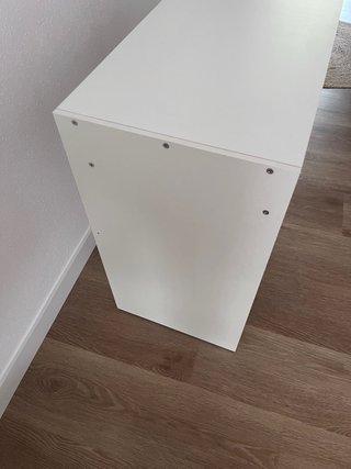 Escritorio blanco Ikea con estante
