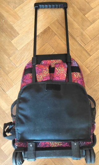 Mochila Totto con ruedas y diseño