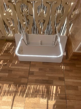 Mesa plegable blanca y beige