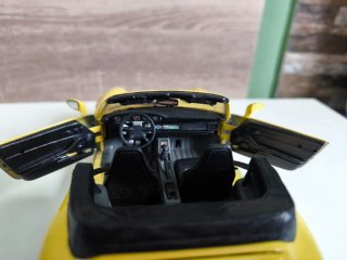 Maqueta Porsche 911 Burago 1/18 Amarillo